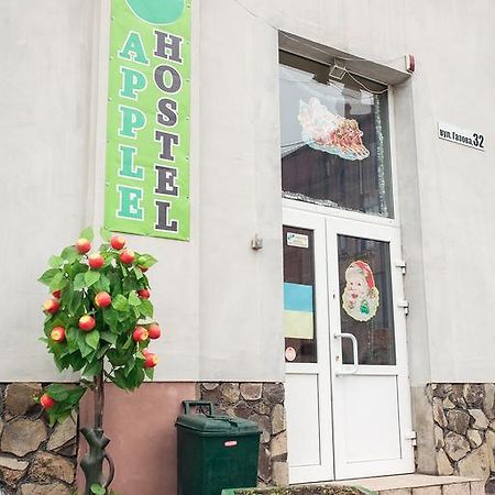 Apple Hostel Лвив Екстериор снимка