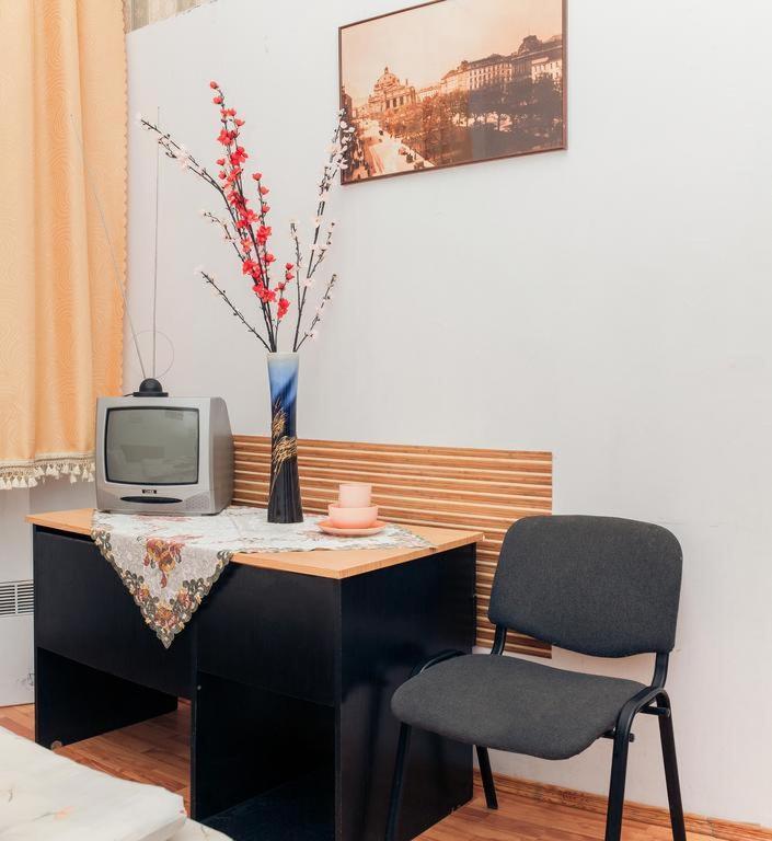 Apple Hostel Лвив Екстериор снимка