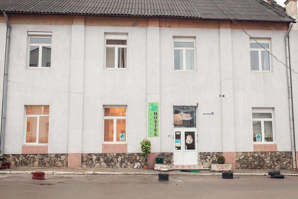 Apple Hostel Лвив Екстериор снимка