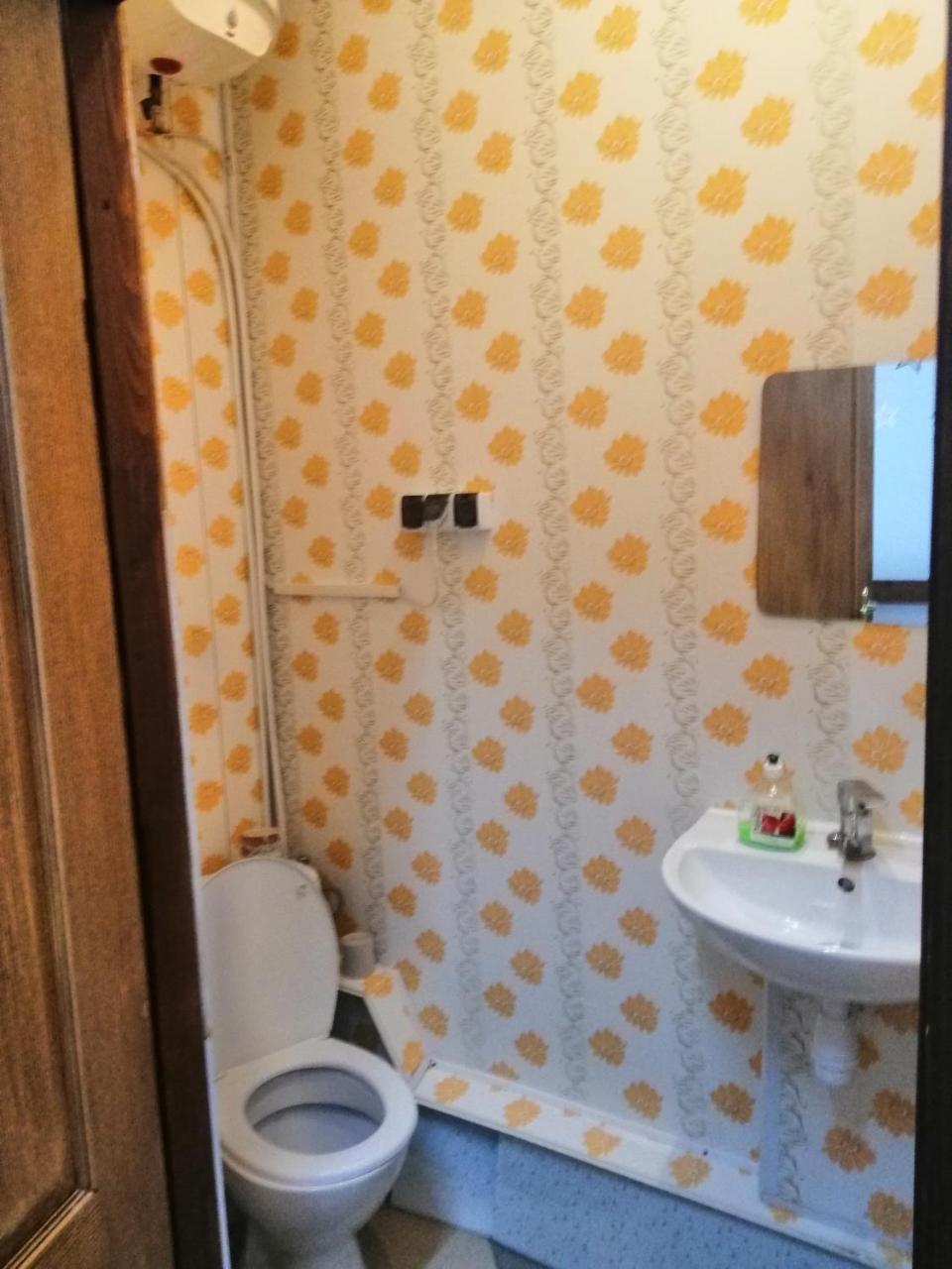 Apple Hostel Лвив Екстериор снимка