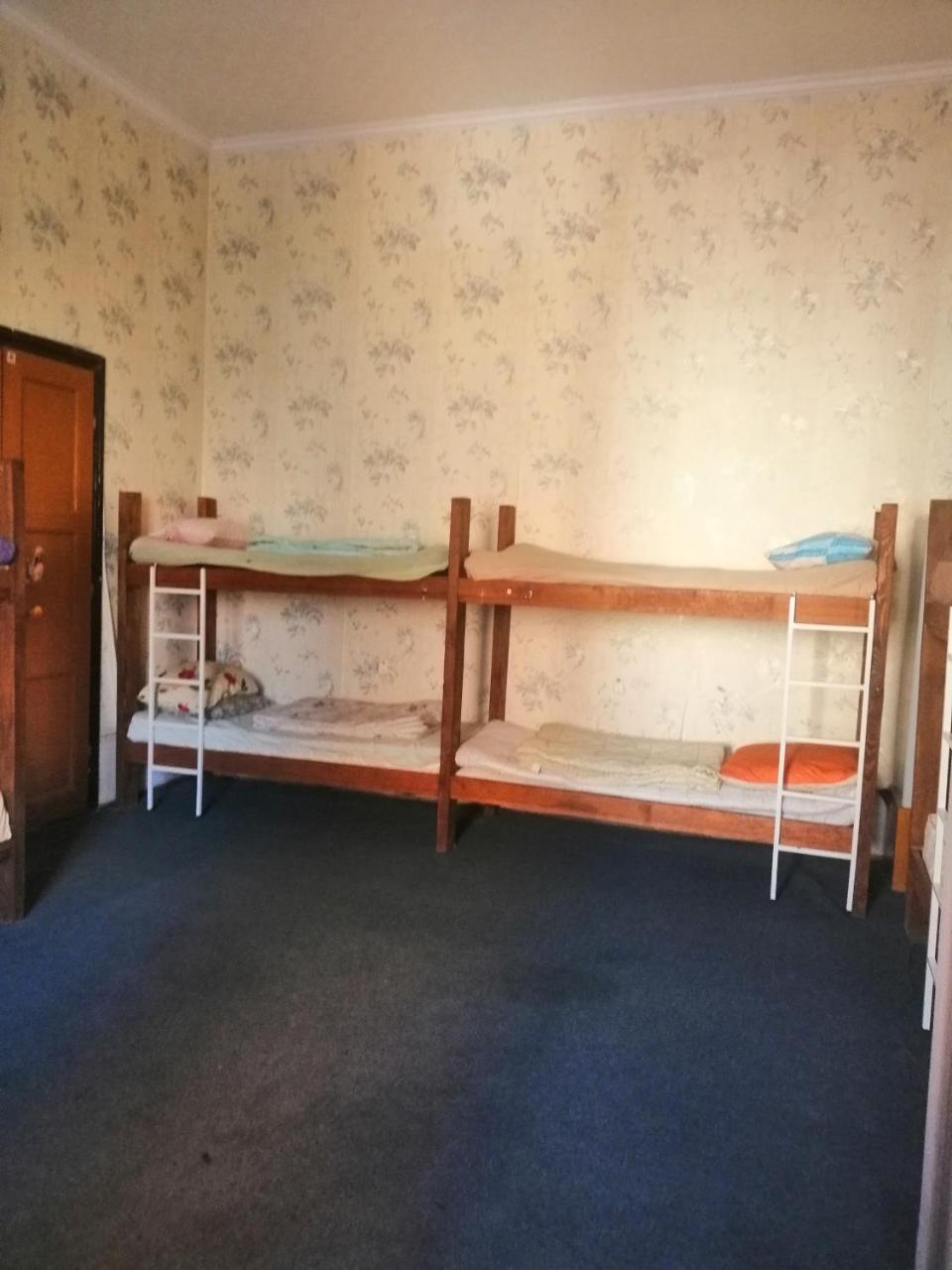 Apple Hostel Лвив Екстериор снимка