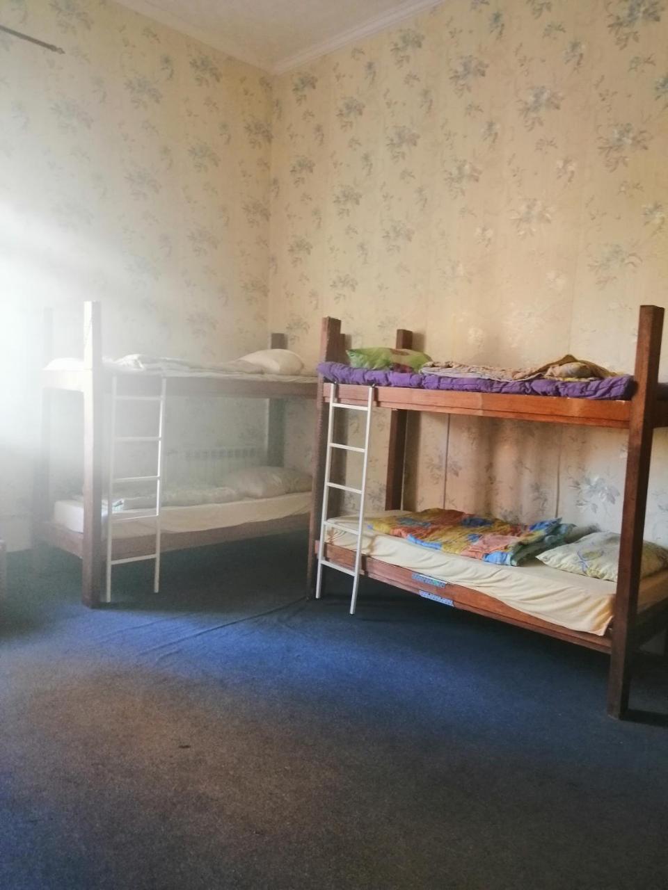 Apple Hostel Лвив Екстериор снимка