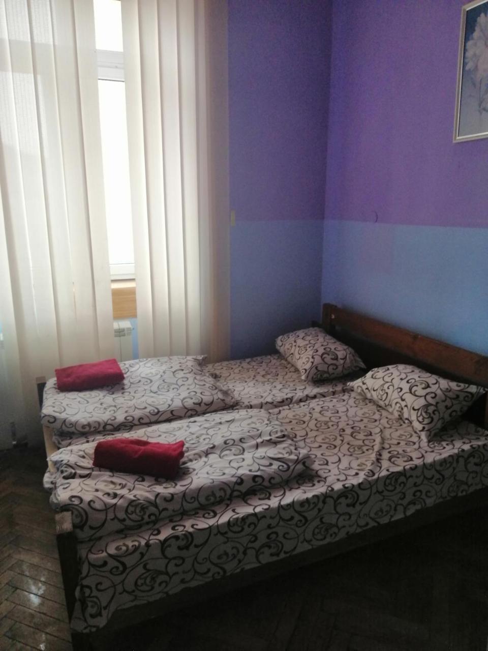Apple Hostel Лвив Екстериор снимка